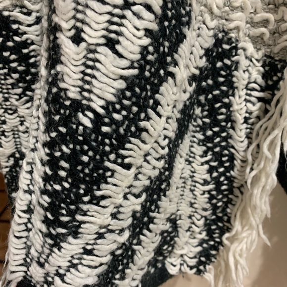 Sweater - Picture 5 of 8